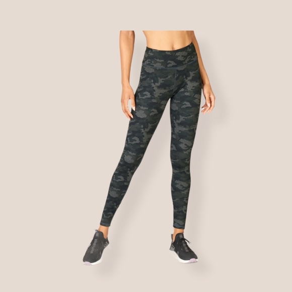 Fabletics camo  Mid-Rise Printed PowerHold Legging Size S - Picture 1 of 8